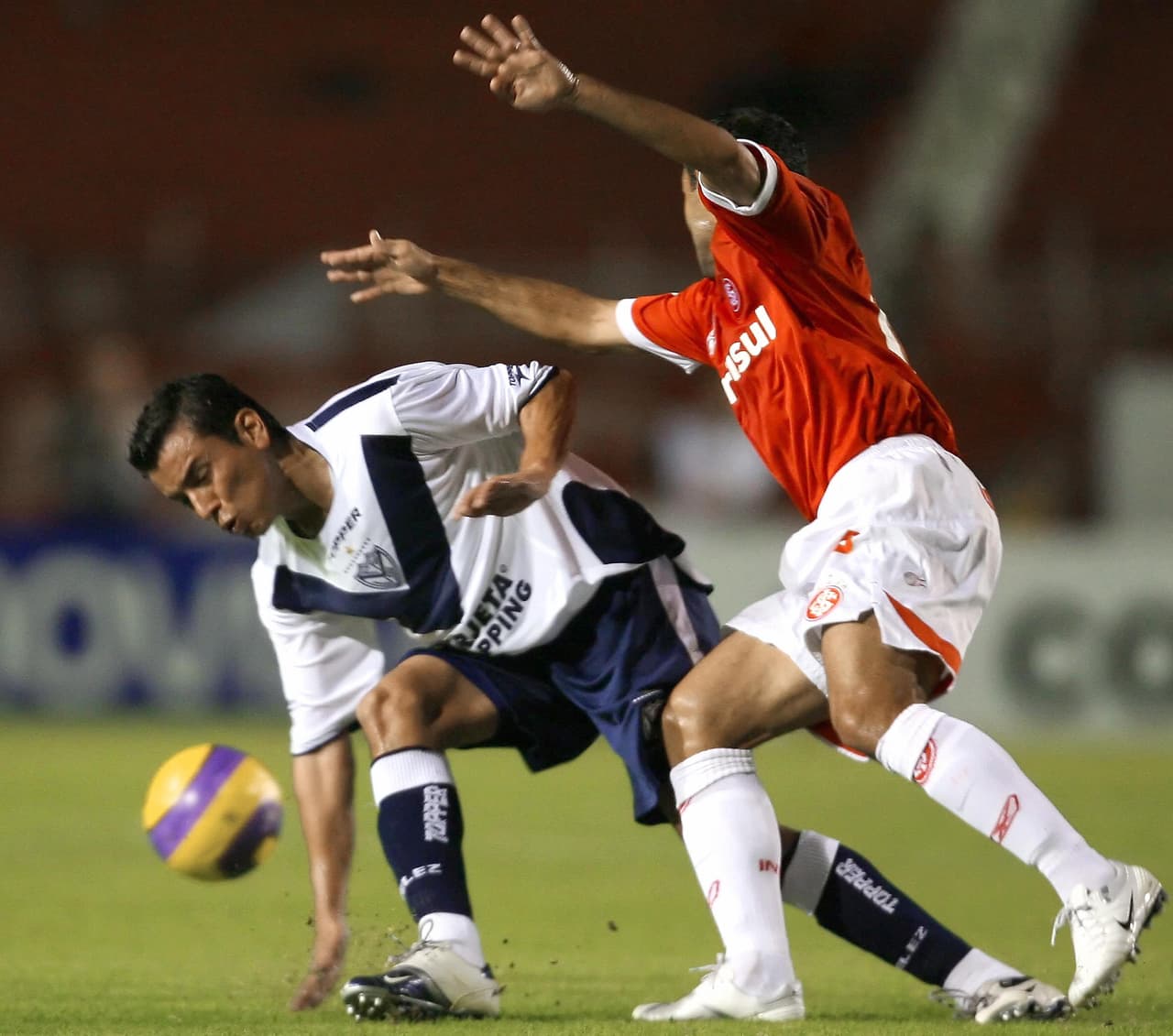 Otro jugador que estuvo en Argentina fue Mario Méndez quien se fue al Vélez Sarsfield en 2007 a petición de Ricardo La Volpe quien era el entrenador de ese partido.