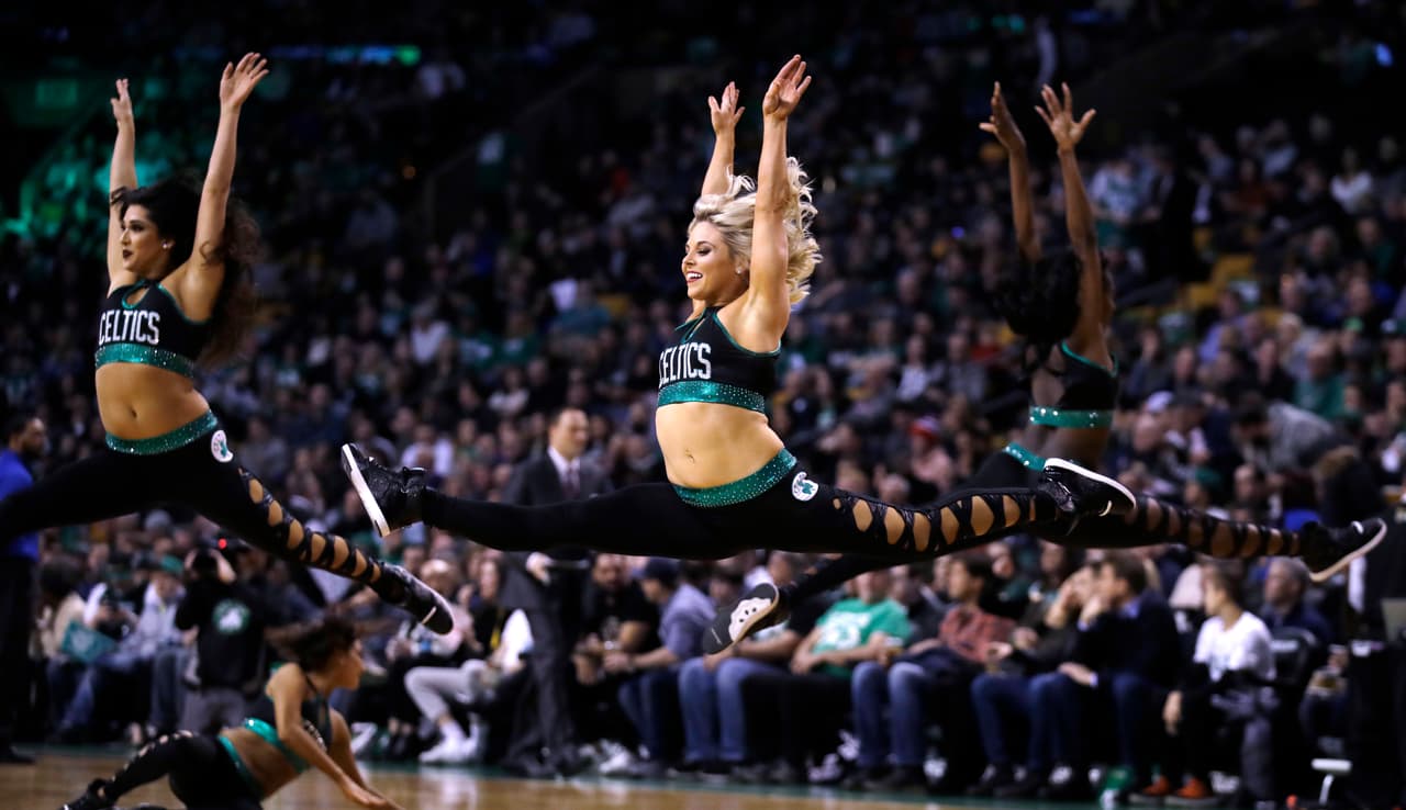 Las porristas de Boston Celtics esperan que con la sensualidad de sus bailes y su belleza sean una motivación especial para que su equipo por fin derrote a Cleveland Cavaliers en las finales de NBA.