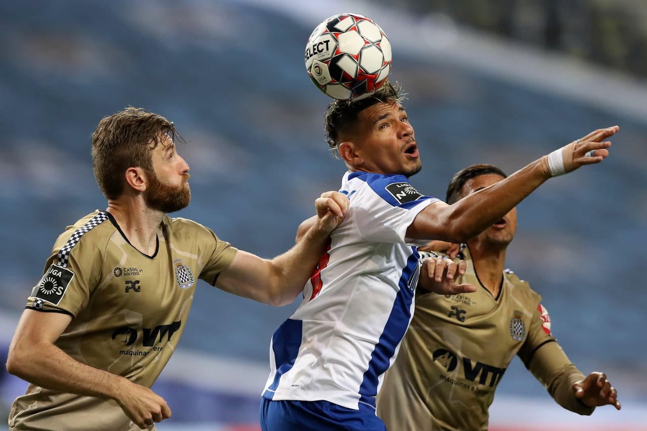 Con doblete de Moussa Marega, gol de Sérgio Oliveira y Alex Telles, el Porto golea en casa al Boavista y se aleja a tres puntod del Benfica en la búsqueda del título.