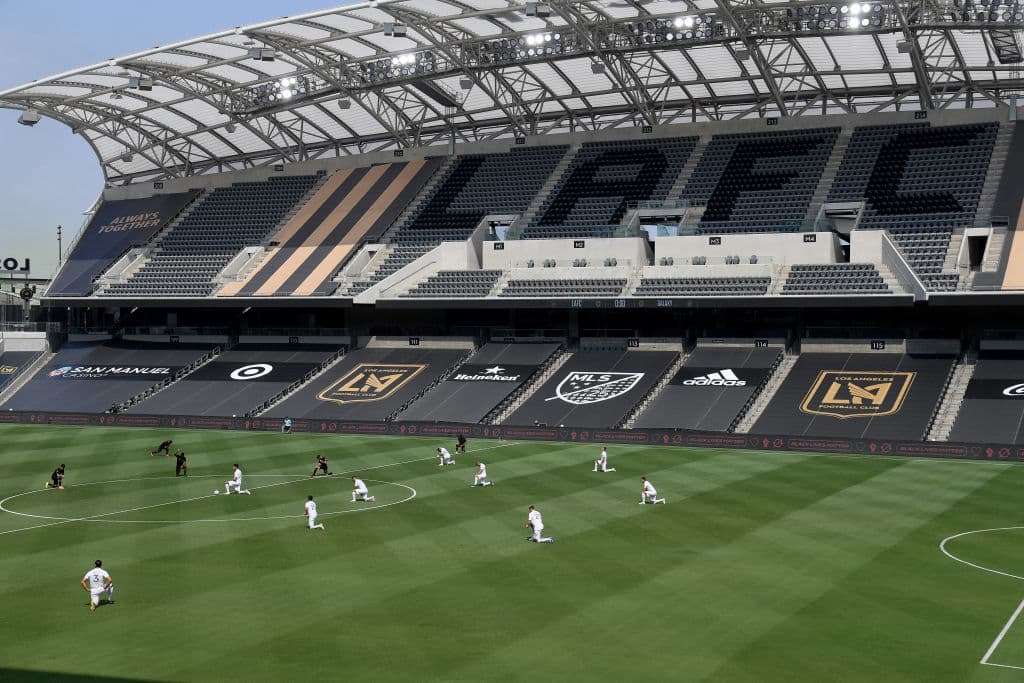 En una edición más del Clásico del Tráfico, el conjunto galáctico consiguió la victoria por dos goles a cero.