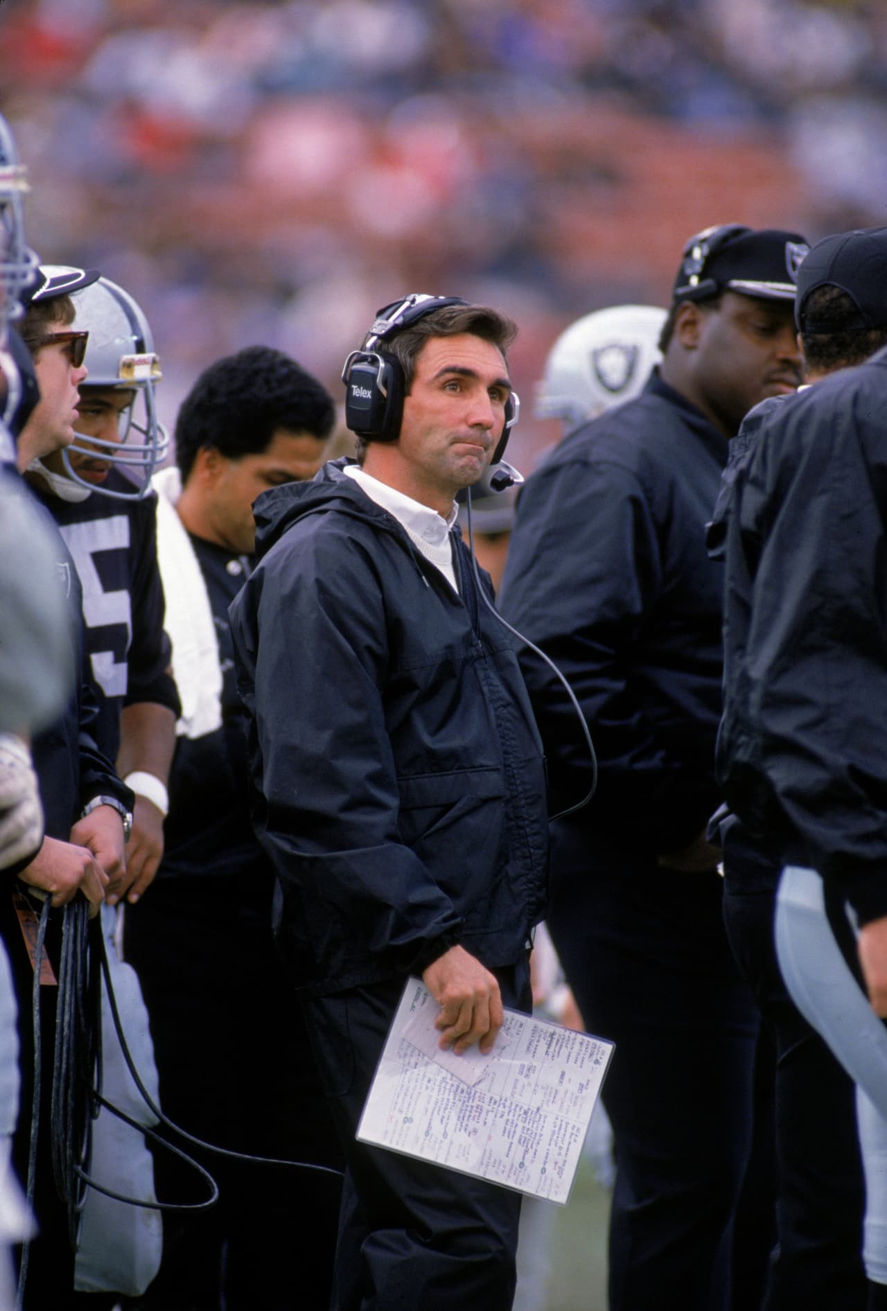 Michael Edward Shanahan fue head coach de Los Angeles Raiders, de los Denver Broncos y de los Washington Redskins.