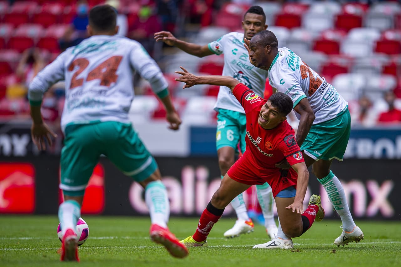 Toluca y León dejan las artillerías en casa y se conforman con empate 0-0.