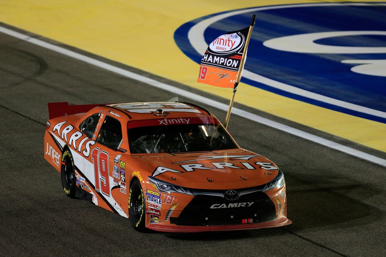 Suárez celebró en el óvalo de 1.5 millas de Homestead-Miami al retomar el liderato a falta de dos vueltas del final.