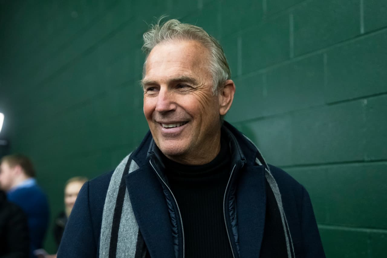 Kevin Costner - La aclamada estrella de Hollywood reconocido por su papel en El Guardaespaldas, se tituló en
<b> </b>Administración de Empresas y Marketing en la California State University Fullerton (1973-1978).