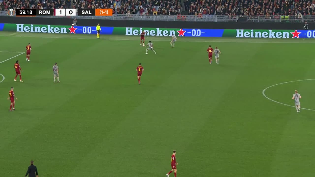 ¡GOL!  anota para AS Roma. Paulo Dybala