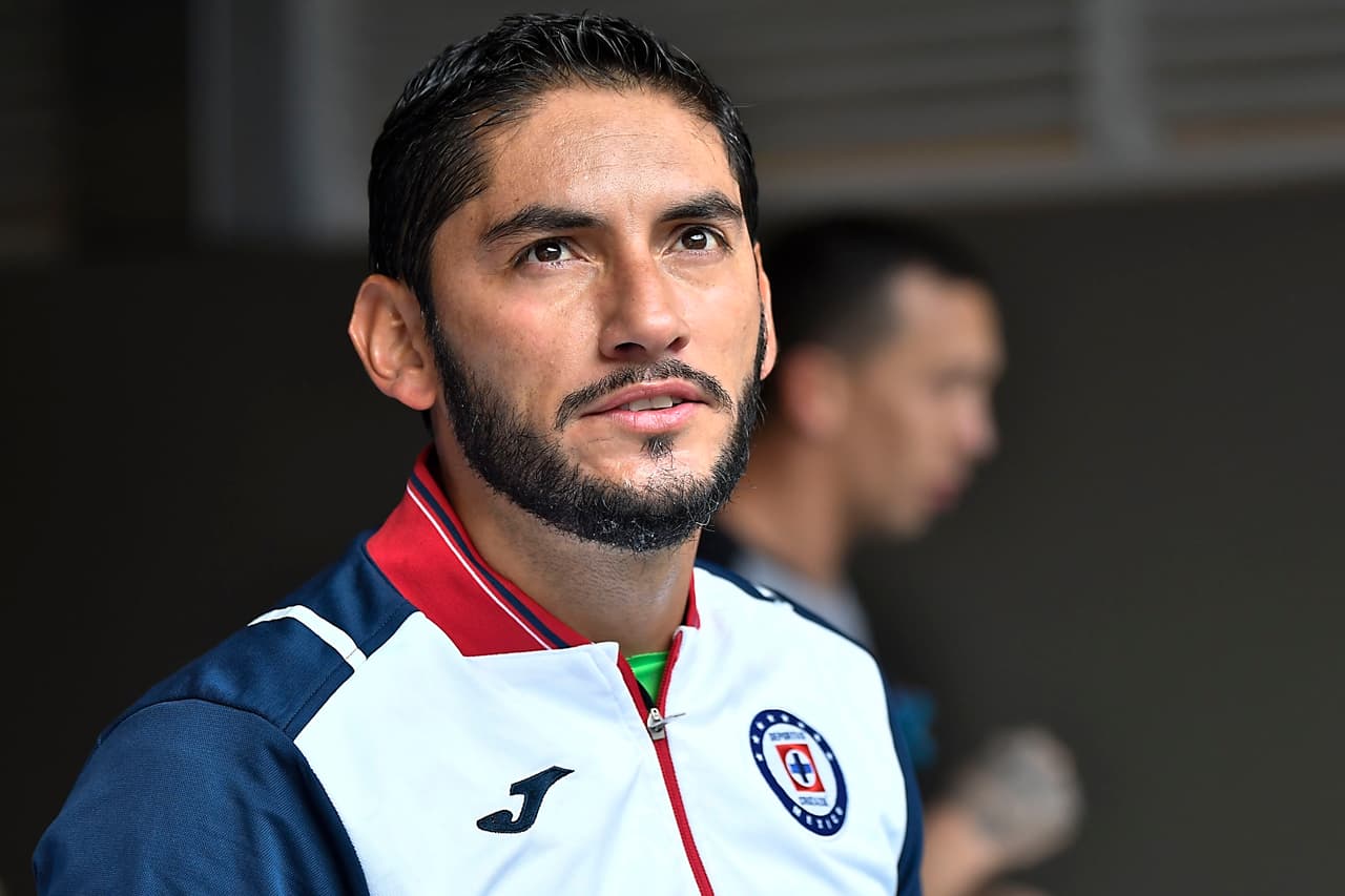 El arquero Jesús Corona llegó a 600 partidos como profesional este domingo en el clásico ante las Águilas.