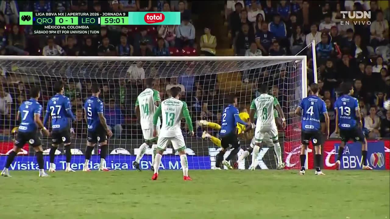 ¡GOL!  anota para Querétaro. Iker Benito