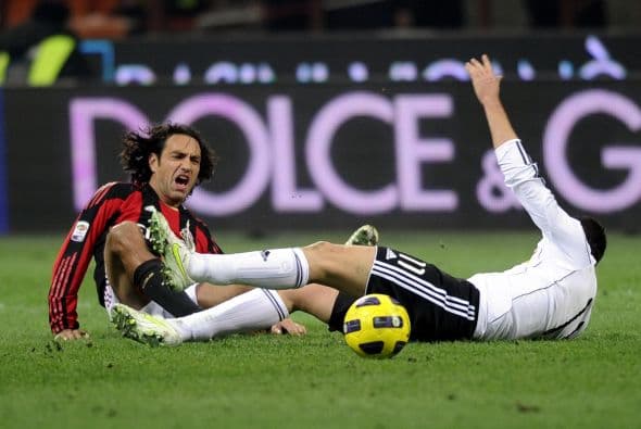 Alessandro Nesta inició el duelo, pero no corrió con mucha fortuna.