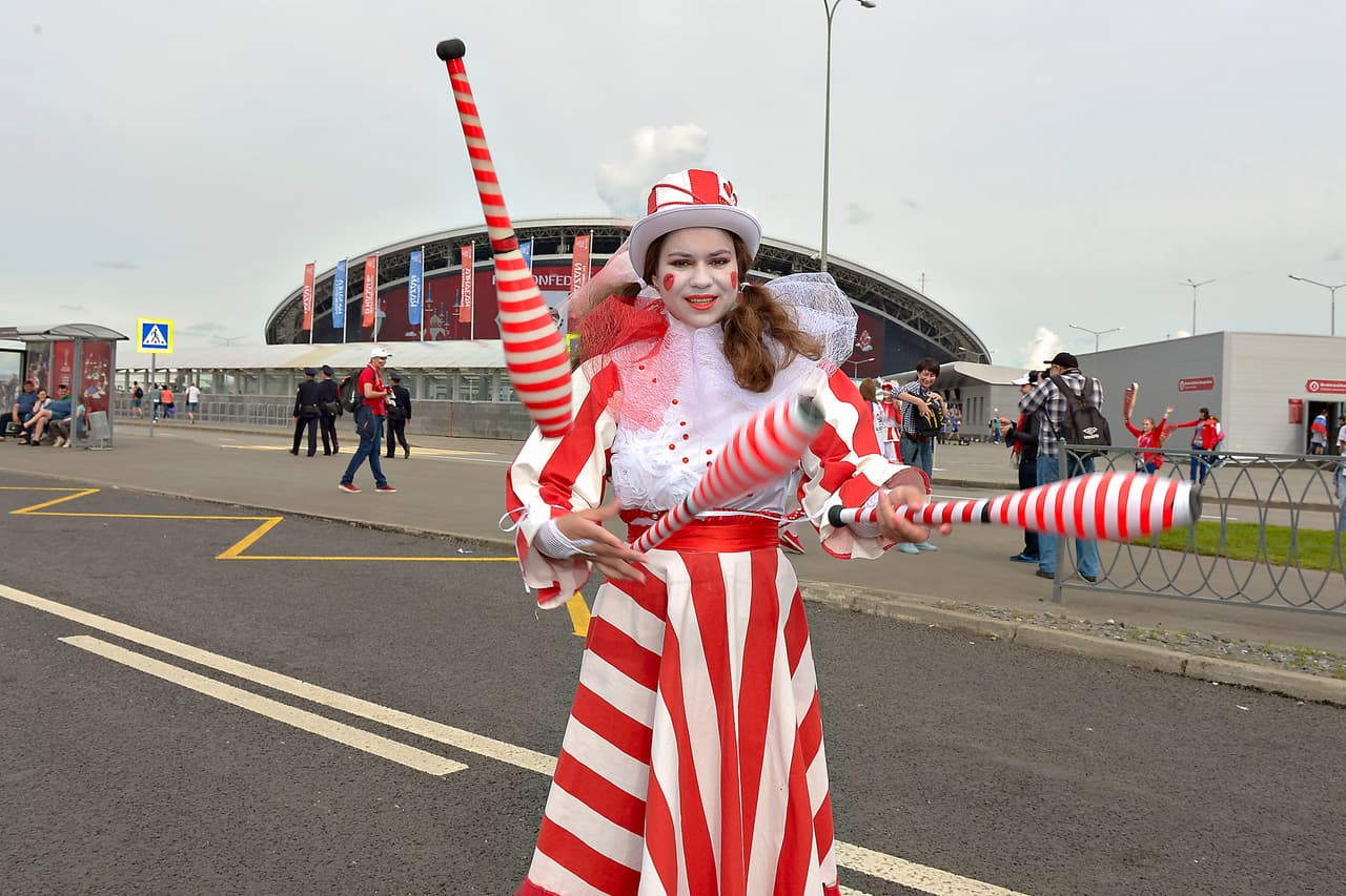 Los aficionados de Rusia y México encontraron las maneras más creativas de apoyar a sus respectivas selecciones. Te compartimos las mejores imágenes de lo visto en la Kazan Arena.