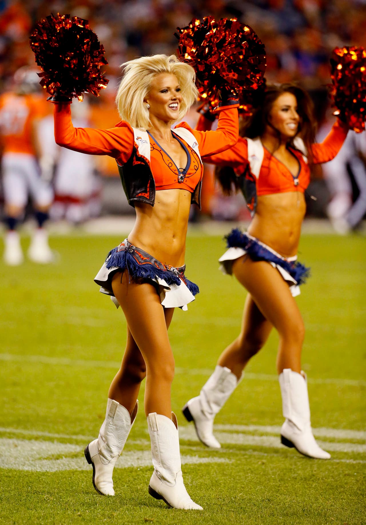 Las más bellas siluetas de la NFL las tienen las cheerleaders de los Denver Broncos, checa las mejores tomas de estos verdaderos bombones.