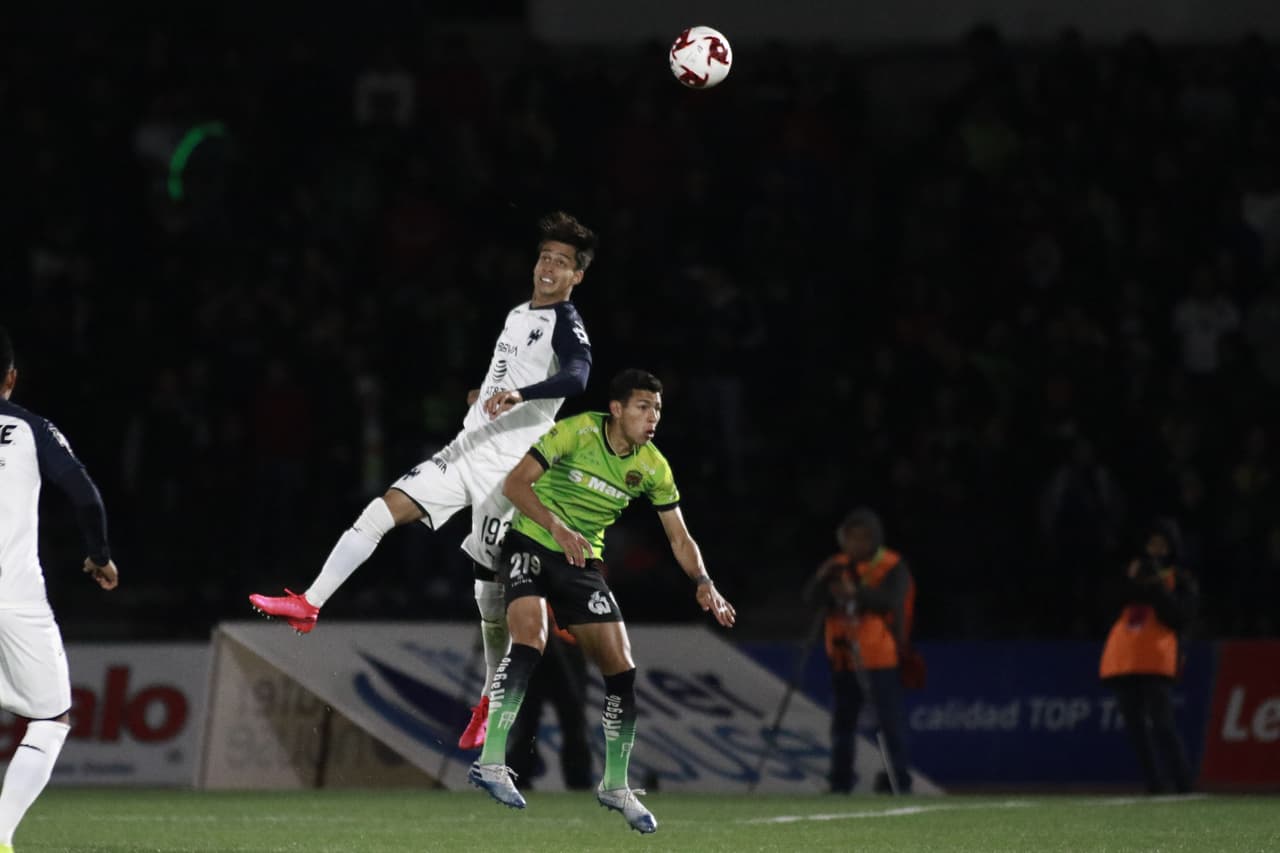 Los primeros 15’ fue un encuentro muy trabado en la media cancha.