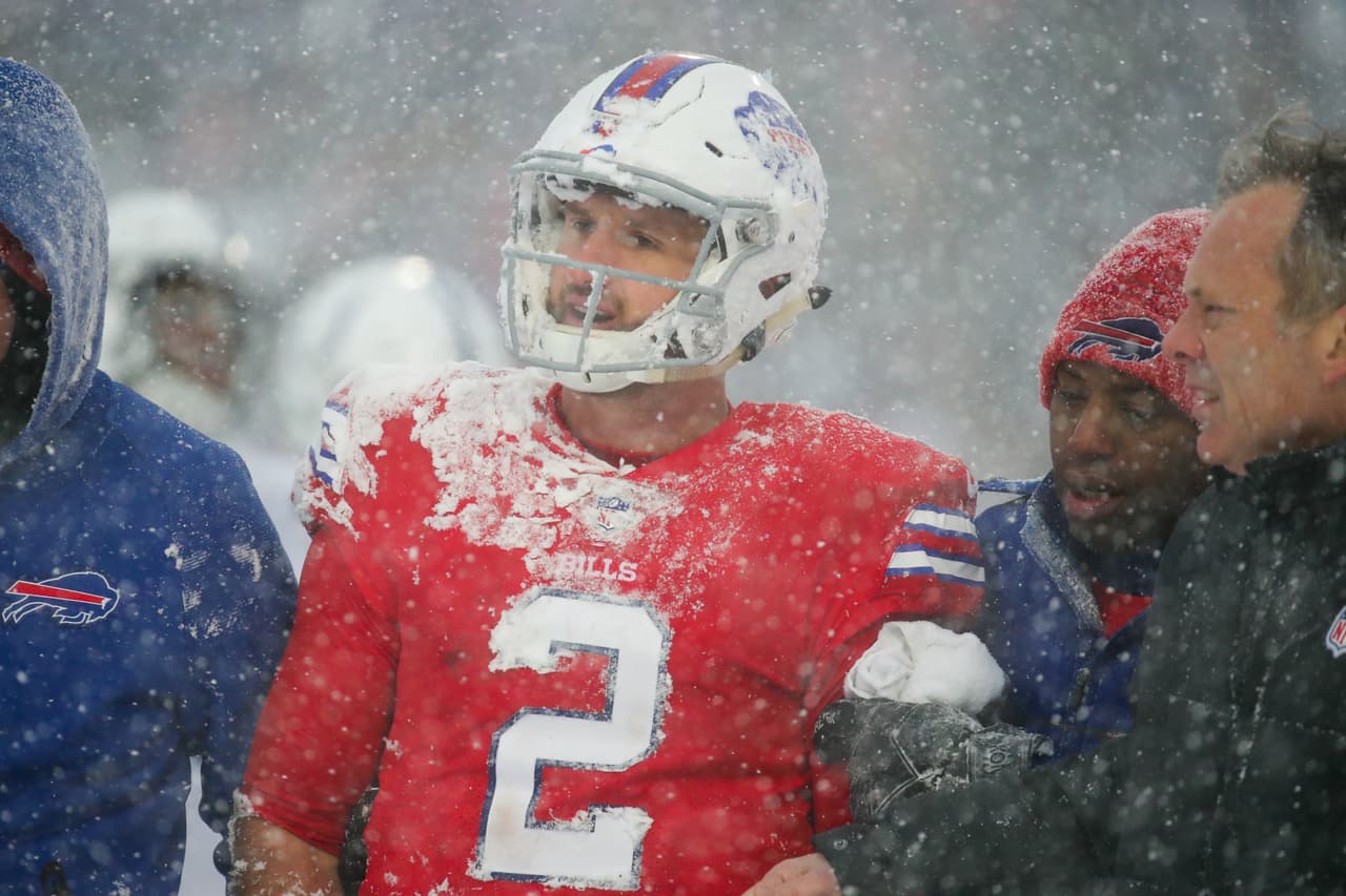 Con una nevada espectacular en el Estadio Ralph Wilson, los Buffalo Bills vencieron 13 - 7 a los Indianapolis Colts en tiempo extra.