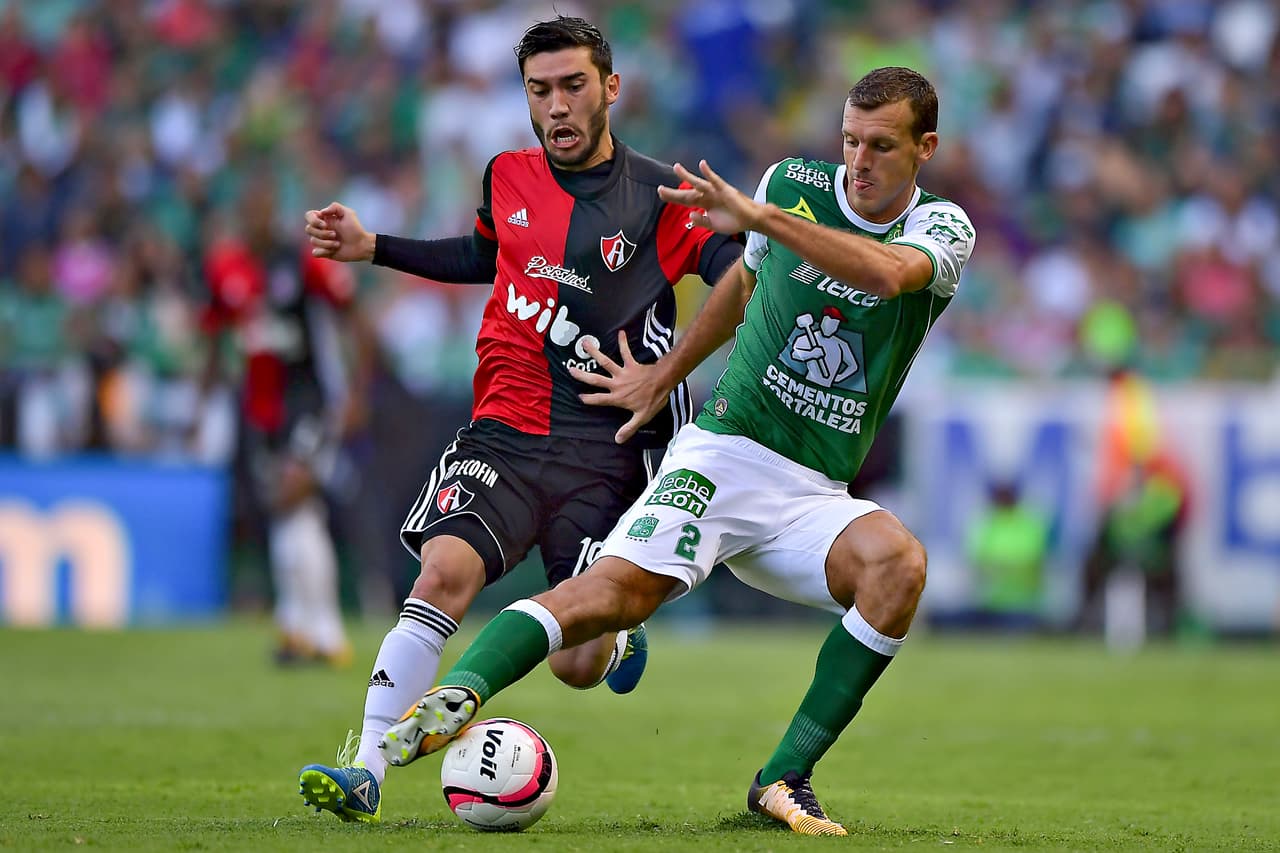 El defensa argentino Diego Novaretti llega a reforzar a Gallos Blancos de Querétaro.