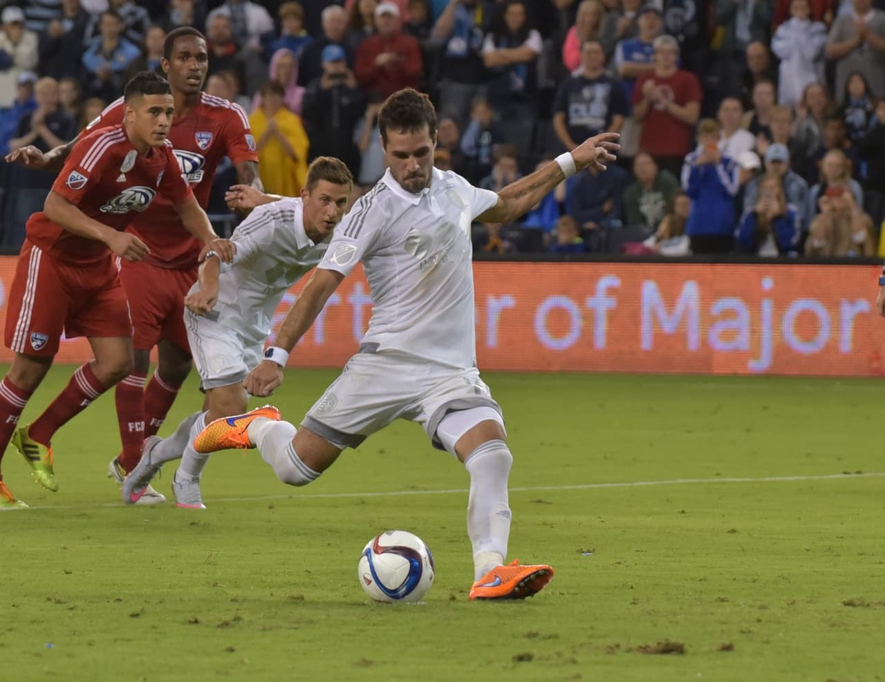 BENNY FEILHABER – Registró la segunda mejor marca de pases para gol en la campaña. Es la bujía del Sporting KC, y es un veterano que conoce bien lo que es representar a la selección de los Estados Unidos. Es inexplicable que pase desapercibido para Jürgen Klinsmann.