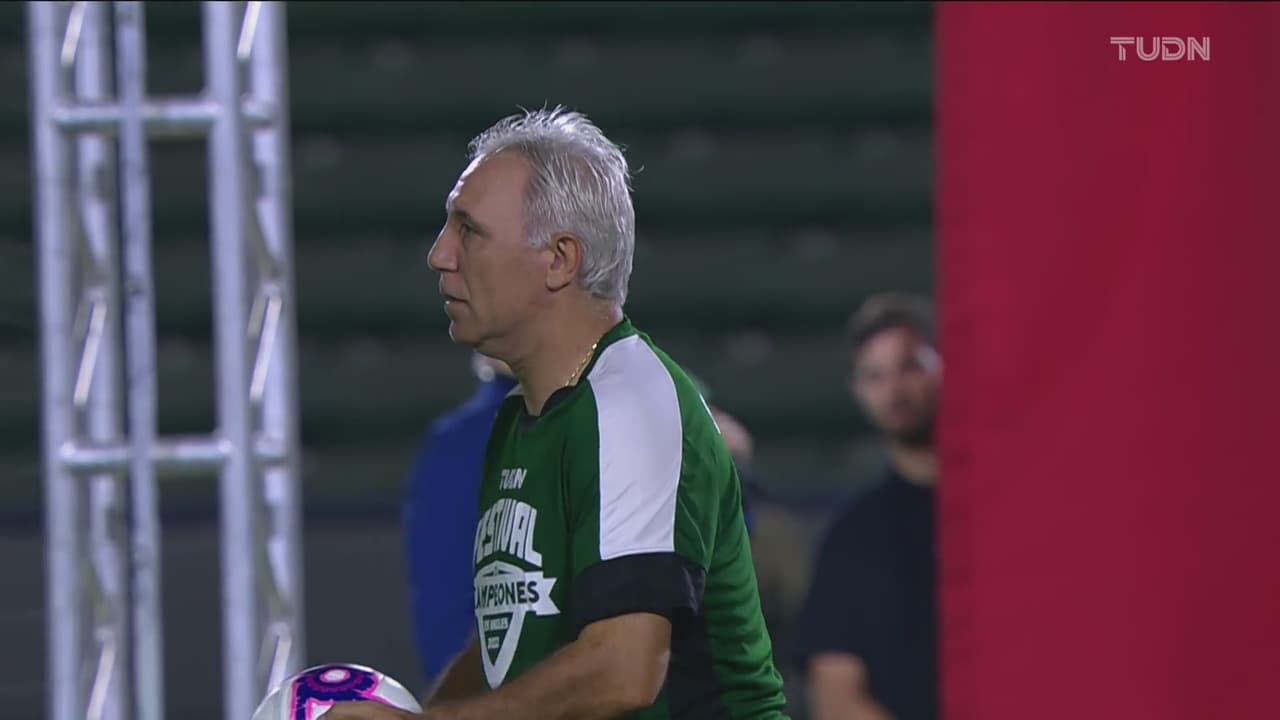 Stoichkov, Zamorano, Ramón Morales, Avilés Hurtado, Mané de la Parra y muchos más participaron en las dinámicas que pusieron a prueba su calidad y talento con el balón.