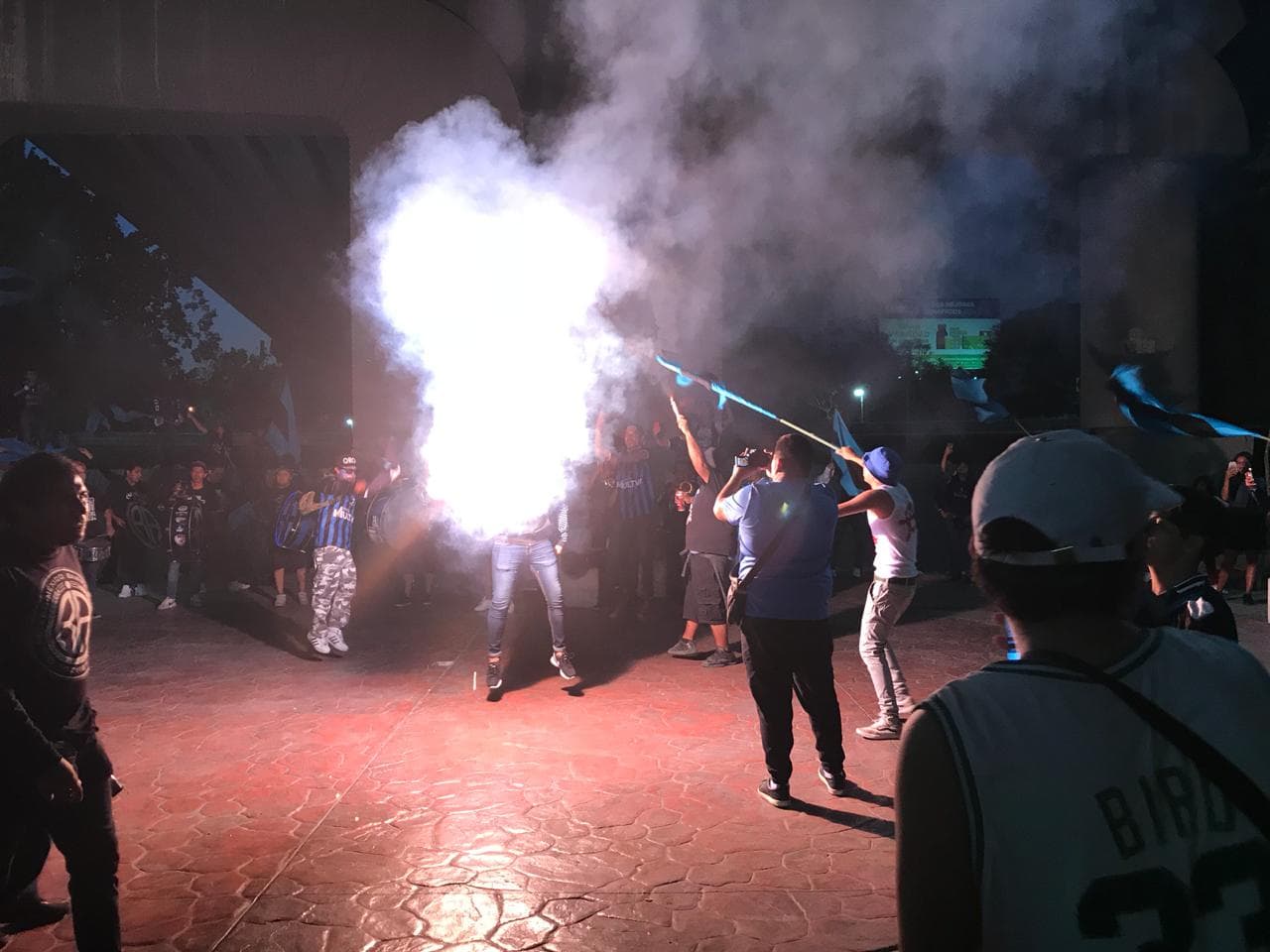 Cae la noche y el Estadio Corregidora se prepara para albergar la vuelta de los cuartos de final entre Querétaro y Necaxa.