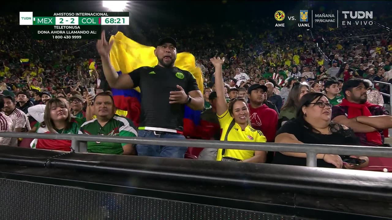 ¡GOL!  anota para Colombia. Roger Martínez