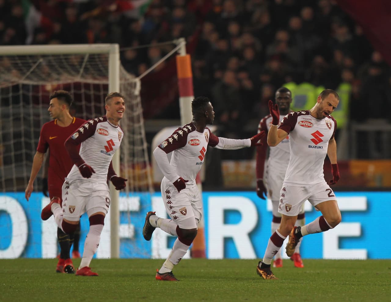 Lorenzo de Silvestri abrió el marcador por Torino al minuto 39 del primer tiempo para poner el 1-0 de visitante.