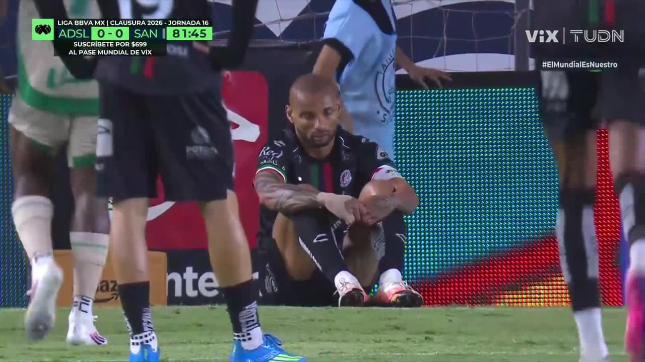 ¡No hay penal para San Luis! Joao Pedro está en posición adelantada