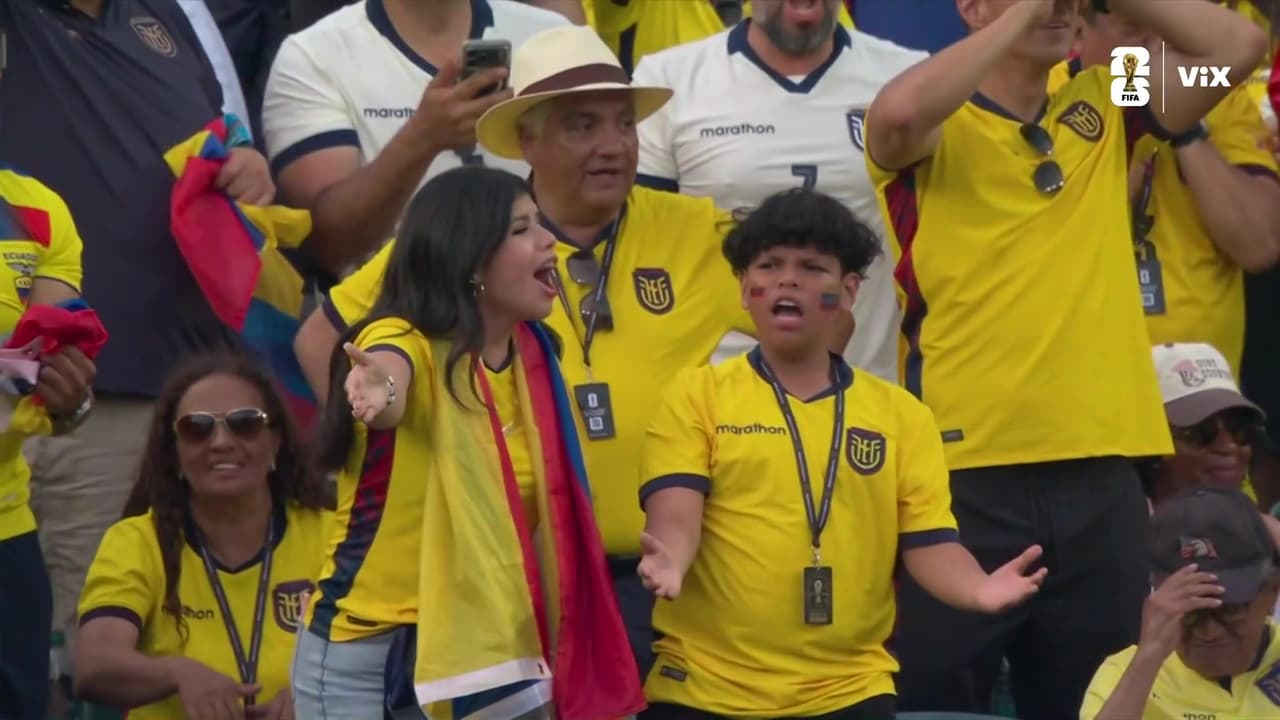 ¡Pedro Vite mete una asistencia de gol a Enner Valencia que termina en poste!