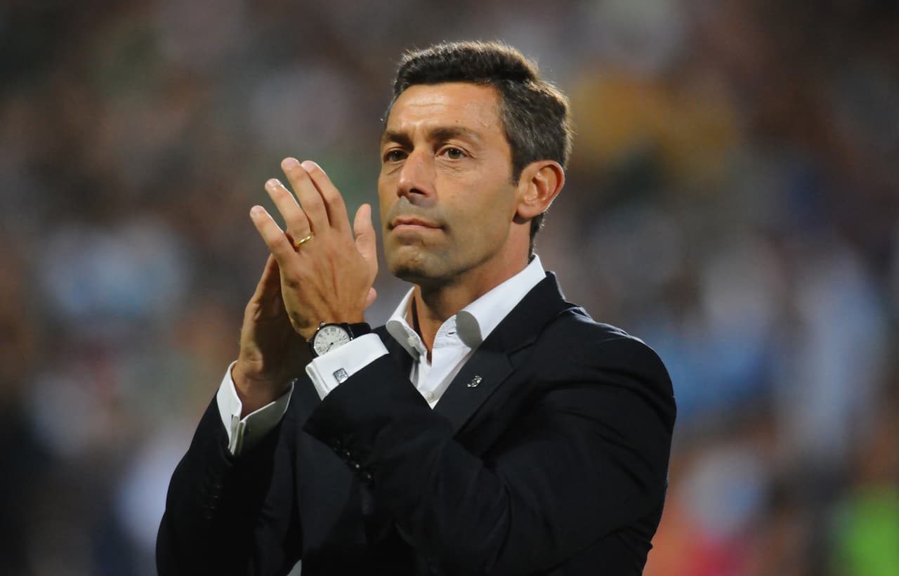 Pedro Caixinha, el entrenador portugués ya vivió una experiencia de varios años en el balompié mexicano con el Santos, demostrando que sabe armar proyectos a mediano plazo.