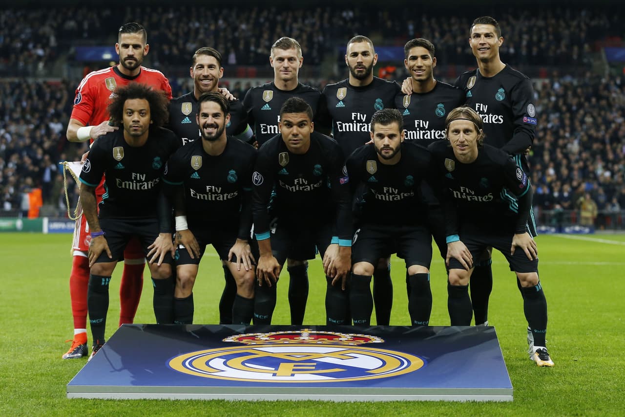 Mientras que Zinedine Zidane lo hizo con: Casilla; Achraf, Nacho, Ramos, Marcelo; Casemiro, Kroos, Modric; Isco; Ronaldo, Benzema.