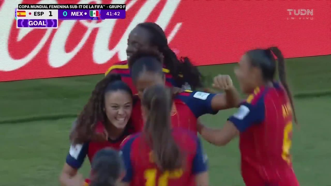 ¡Gol de España! Carolina Ferrera aprovecha el regalito y la manda al fondo de la red