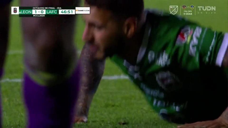 Tiro desviado de Ismael Sosa