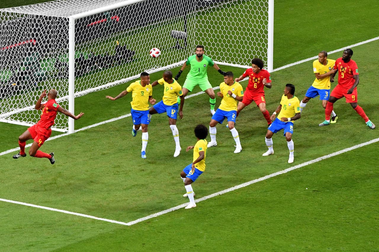 149.- Fernandinho, autogol (Bélgica) al minuto 13. Brasil 1-2 Bélgica. Cuartos de Final.