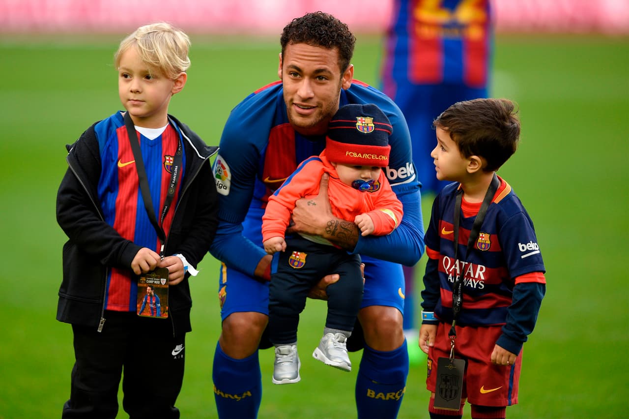 Davi Lucca da Silva Santos, el primer niño en la foto a la izquierda, es el hijo de Neymar Jr. y tiene seis años.