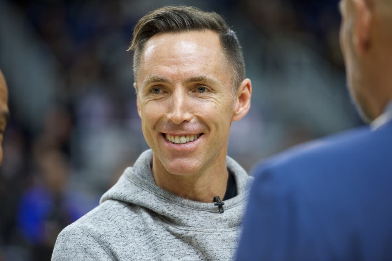 Steve Nash - entrenado y ex-basquetbolista