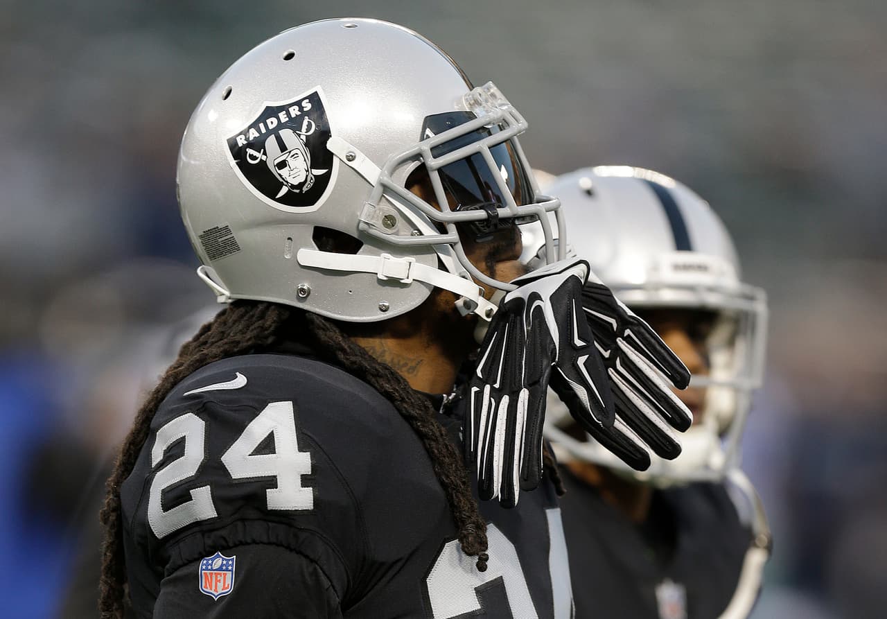 Oakland Raiders running back Marshawn Lynch (24) warms up before an NFL football game against the Dallas Cowboys in Oakland, Calif., Sunday, Dec. 17, 2017. (AP Photo/Ben Margot)