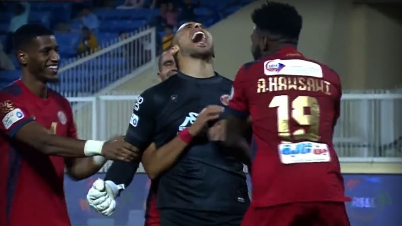 Guardameta hace increíble gol de portería a portería en Arabia Saudita