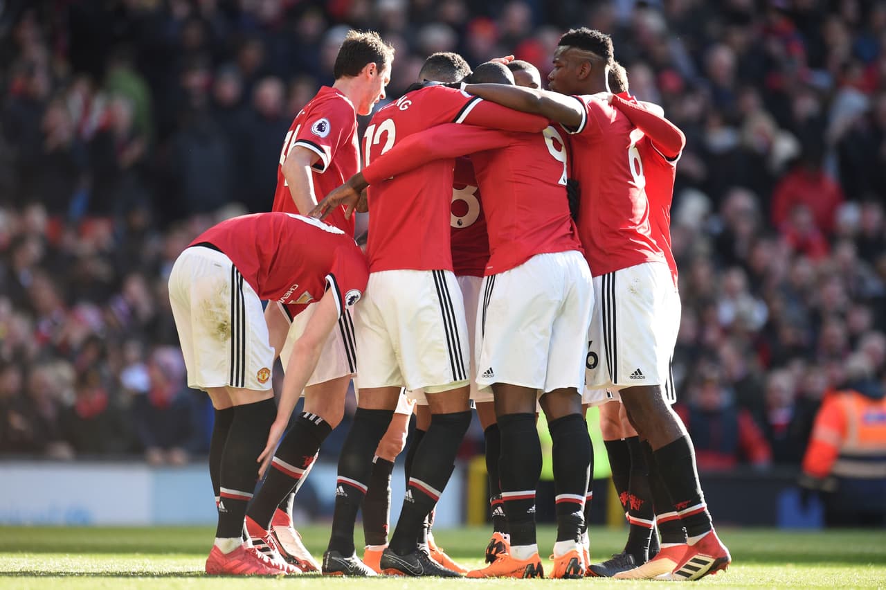 Manchester United venció 2-1 a Chelsea en la jornada 28 de la Premier League para quedar en el segundo lugar, a 13 puntos del líder, mientras Chelsea queda fuera de zona de Champions.
