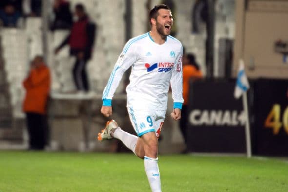 El Marsella logró hacerse de los servicios de un gran goleador pero no todo era perfecto, el sobre peso apareció y con ello las burlas en las tribunas.