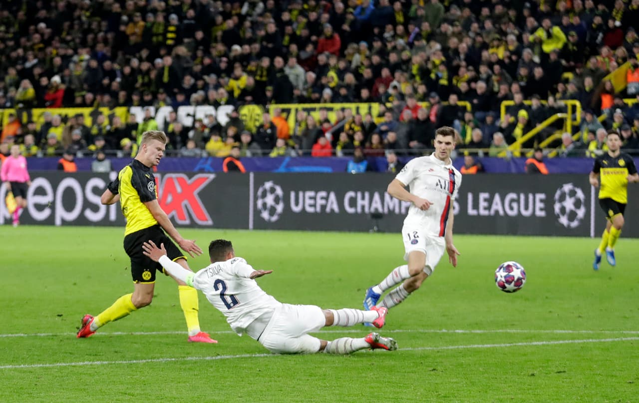 Combinación de jóvenes termina en un golazo del noruego para firmar su doblete y poner el partido 2-1.
<br>