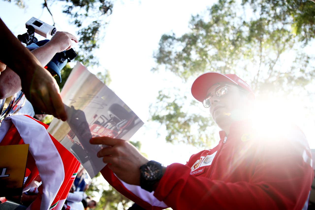 La Fórmula 1 se acerca cada vez más a su línea de partida y por ello la llegada de pilotos, sus momentos con los fanáticos y el ajuste de detalles hacen parte del previo del Gran Premio de Australia en Melbourne.