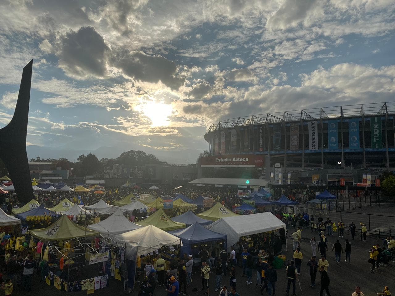 Gran ambiente familiar, en el Estadio Azteca, previo a la final del Apertura '19 entre el América y los Rayados de Monterrey.