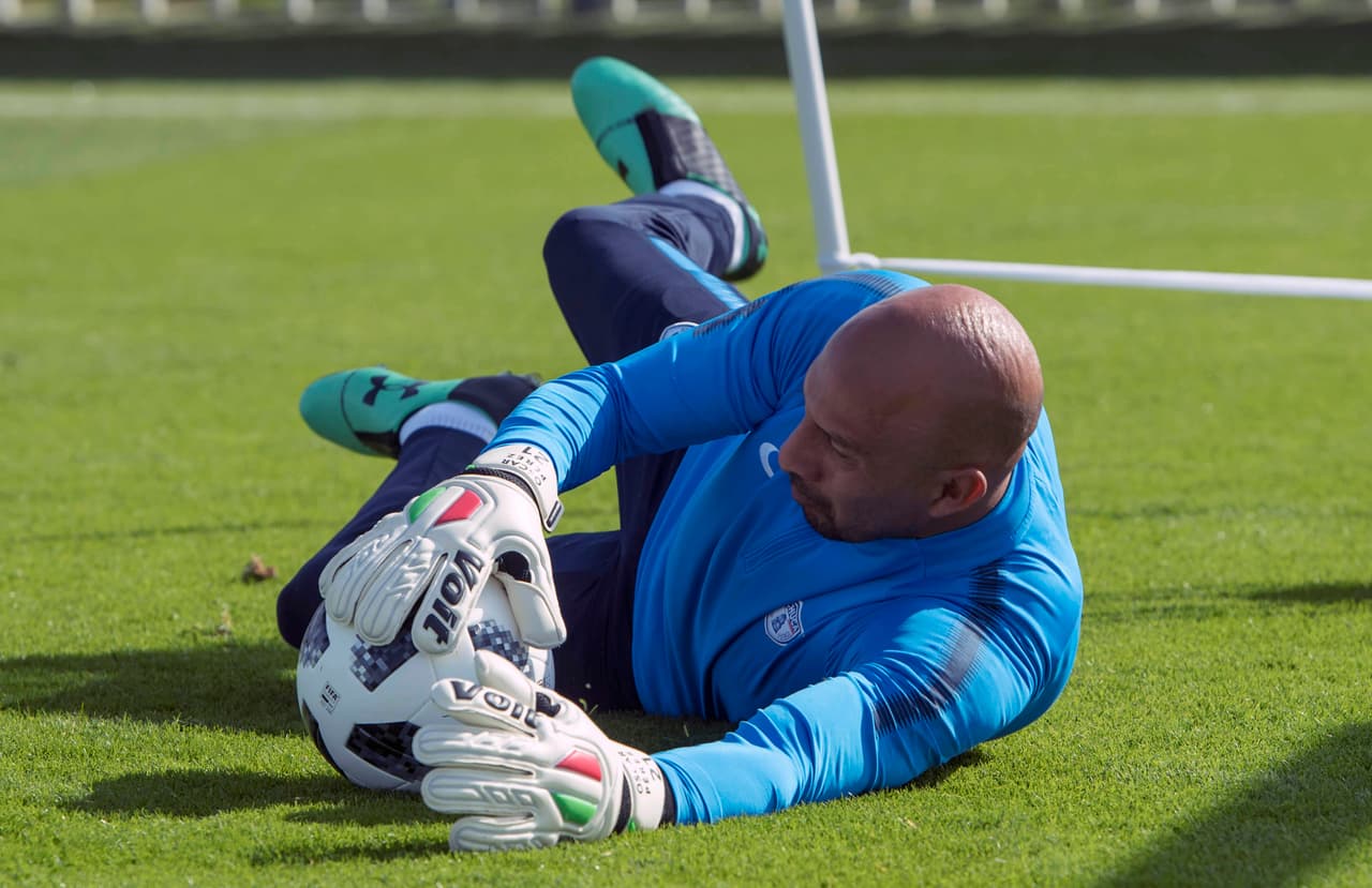 Arqueros: Óscar Pérez es el único vigente del equipo campeón. 'El Conejo' estuvo con 'La Máquina' hasta 2008 y pasó por Tigres, Chiapas, Necaxa, San Luis y ahora por Pachuca. Se rumora su regreso.
