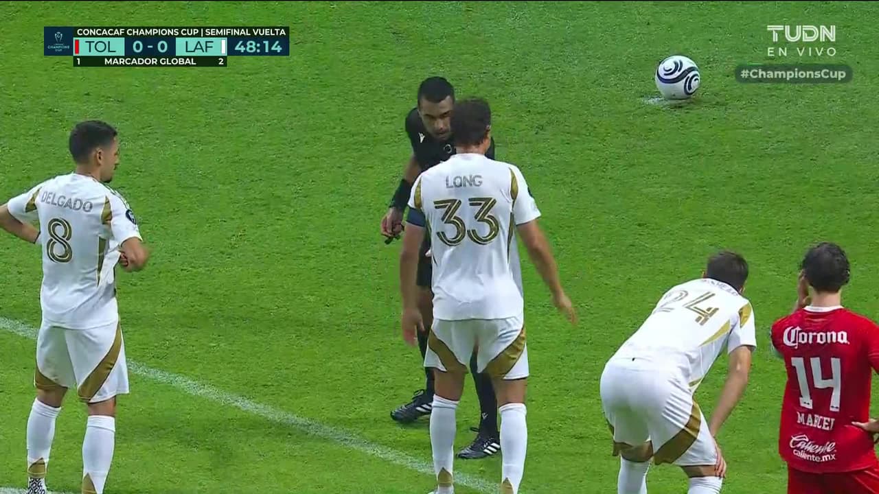¡GOL!  anota para Toluca. Helinho