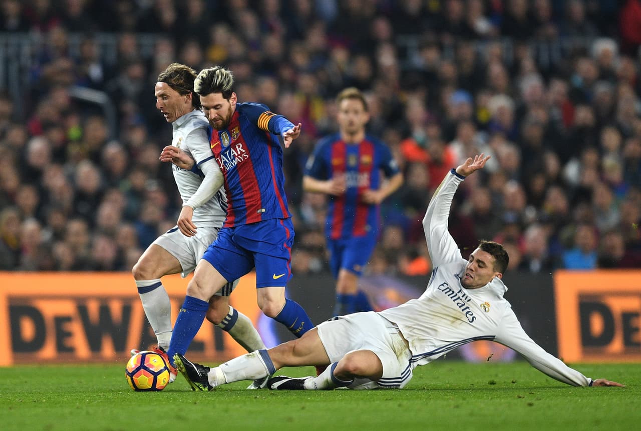 Real Madrid recibe al Barcelona en uno de los clásicos españoles más esperados en los últimos tiempos. El partido del domindo 23 de abril podría definir el liderato y al futuro campeón.