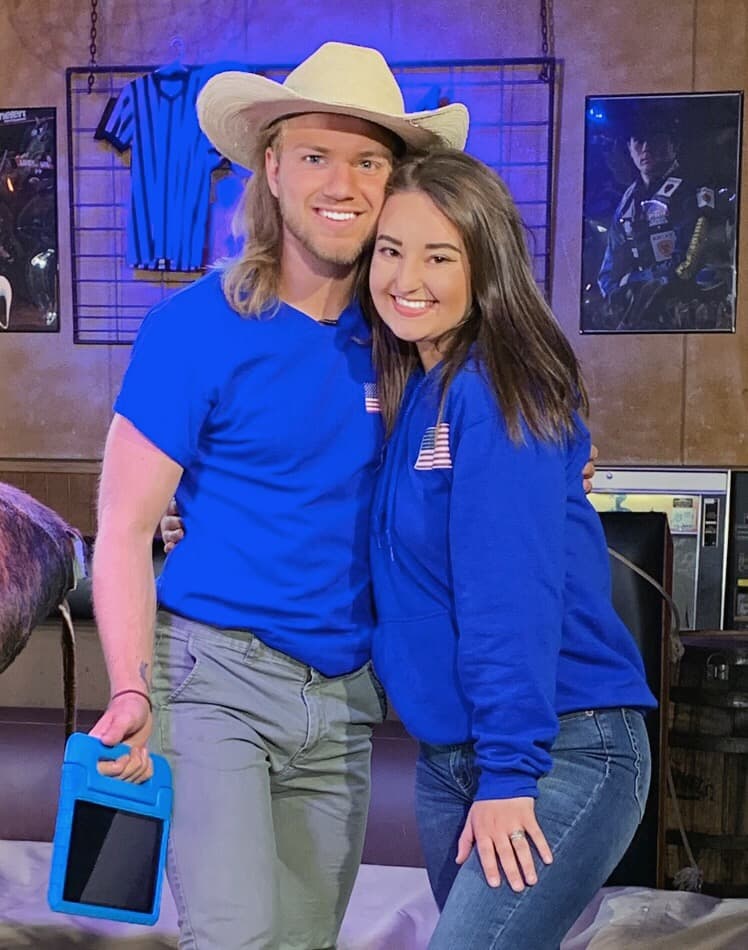 Los participantes de la emocionante Carrera de la Copa Oro de Univision Deportes visitaron Denver y aprovecharon para conocer el estadio de los Broncos, así como un bar de rodeo para pasar un buen rato.