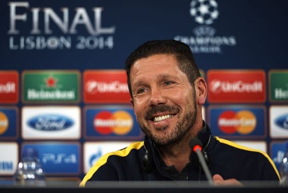 7. La clase a la hora de pararse en la línea de banda ha caracterizado a uno de los entrenadores más llamativos del fútbol mundial. El bigote de Simeone ha sido intermitente, y aunque no ha estado siempre presente, ha acompañado al "Cholo" en sus mejores momentos.