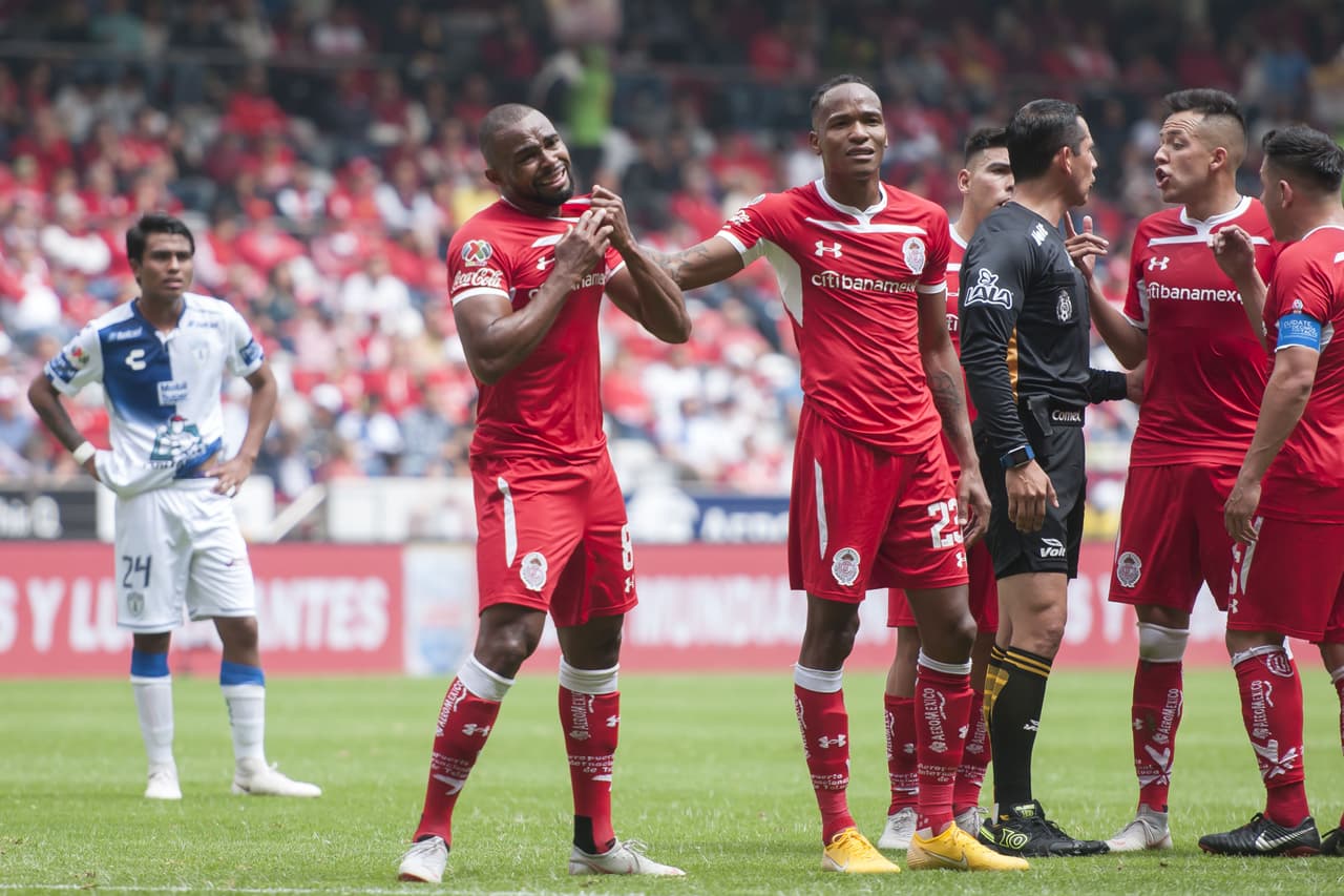 El partido parecía ponerse cuesta arriba para Toluca con la expulsión de William da Silva al minuto 37 del primer tiempo.