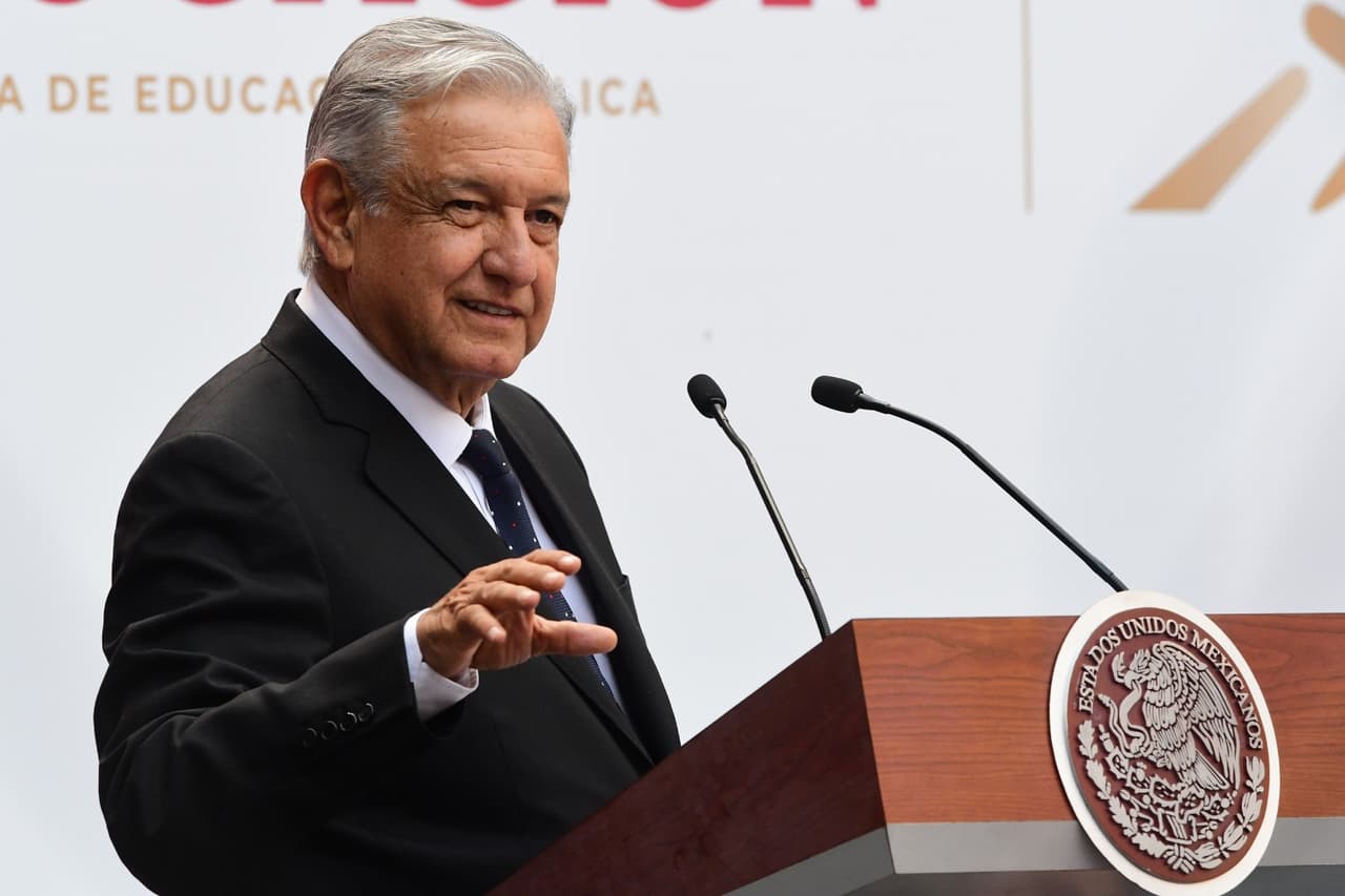 Andrés Manuel López Obrador se comprometió a entregar 240 mil pesos anuales a los seleccionados de Lima 2019.
