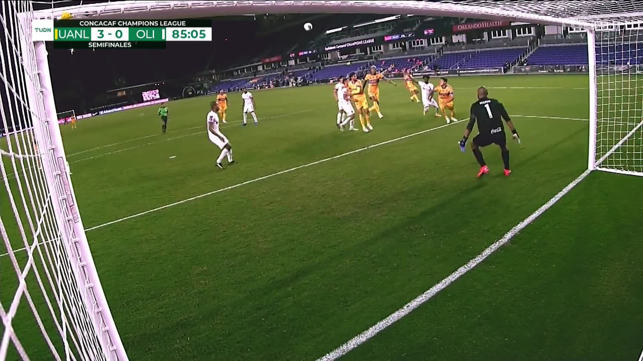 ¡TIRO ATAJADO! disparo por Carlos Salcedo.