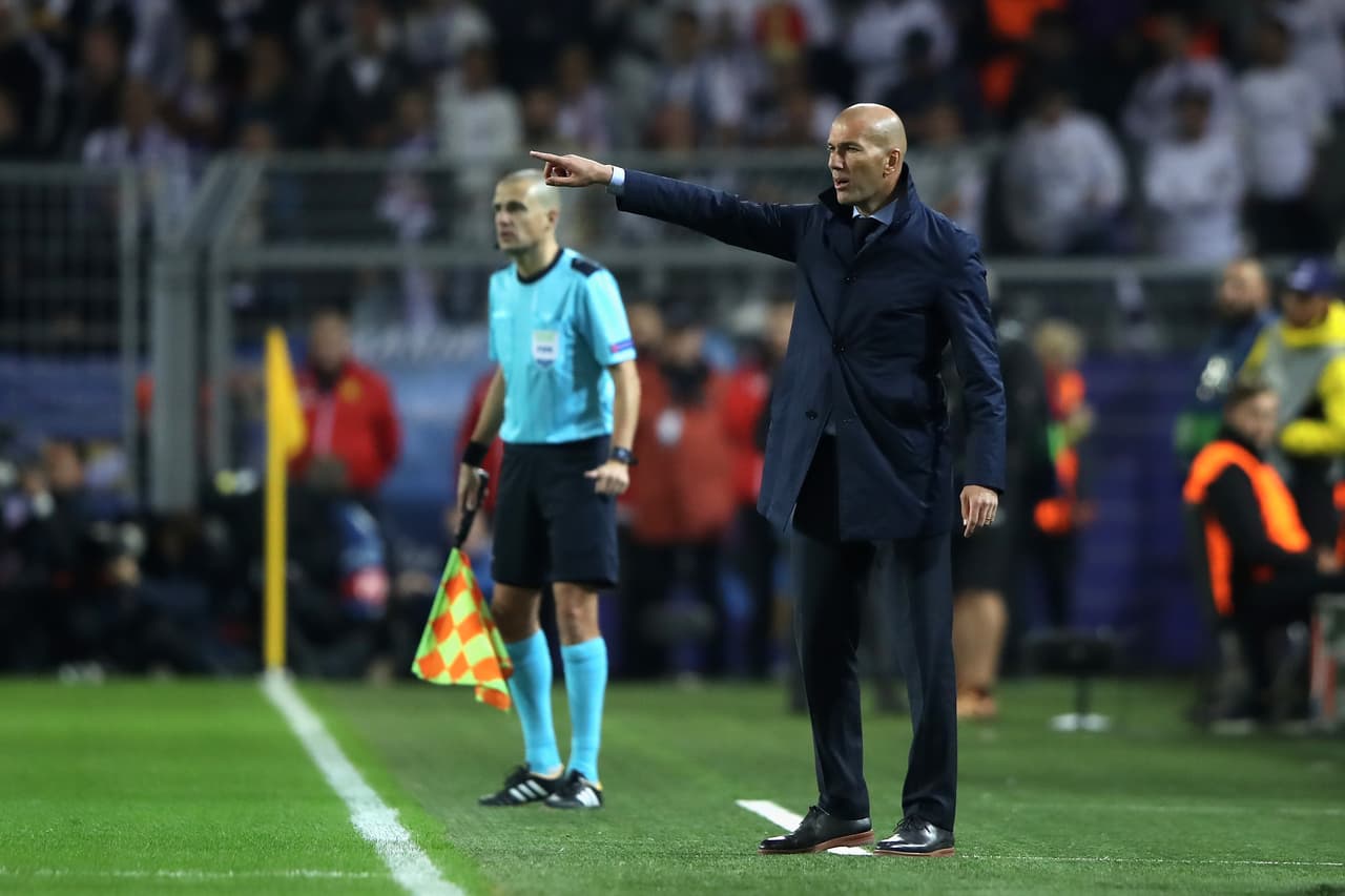 Con el paso de los años, Zidane decidió raparse del todo y aún se mantiene así, además de no evidenciar un cambio muy grande en su contextura.