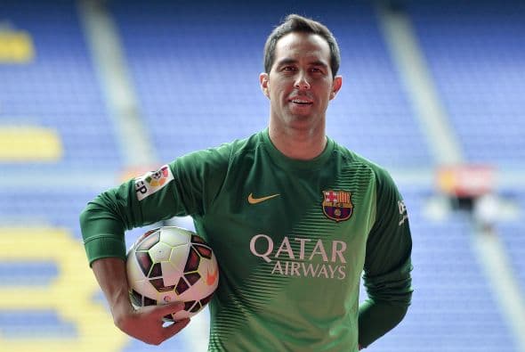 Ya sea el chileno Claudio Bravo o Marc-André Ter Stegen tendrán la oportunidad de vivir su primer derby español. Bravo viene de tener grandes temporadas con la Real Sociedad mientras que el alemán viene del Borussia Mönchengladbach.