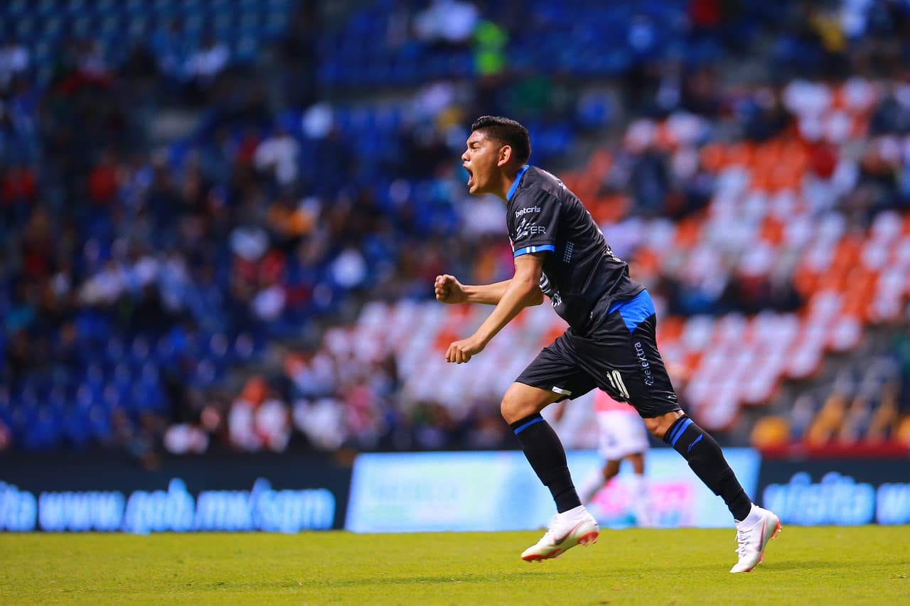 En Junio de 2018 recibió una oportunidad en Primera División, con el Puebla, sin embargo, esa calidad que mostraba en equipo juveniles no ha vuelto a aparecer.