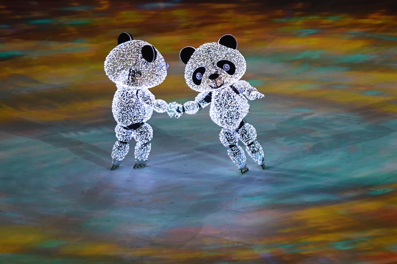 La ceremonia de cierre de Juegos Olímpicos de Invierno en Pyeongchang 2018 tuvo pirotecnia, luces, baile, música y colorido, un espectáculo que reflejó el brillo de la competencia en Corea del Sur.